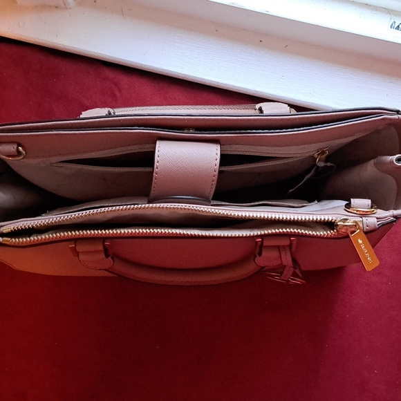 Michael Kors Soft Fawn Pink  Sachel/Crossbody NEW - Picture 9 of 16